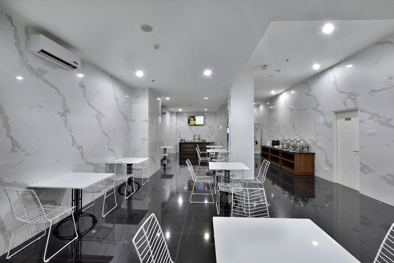 Whiz Hotel Falatehan Джакарта Экстерьер фото